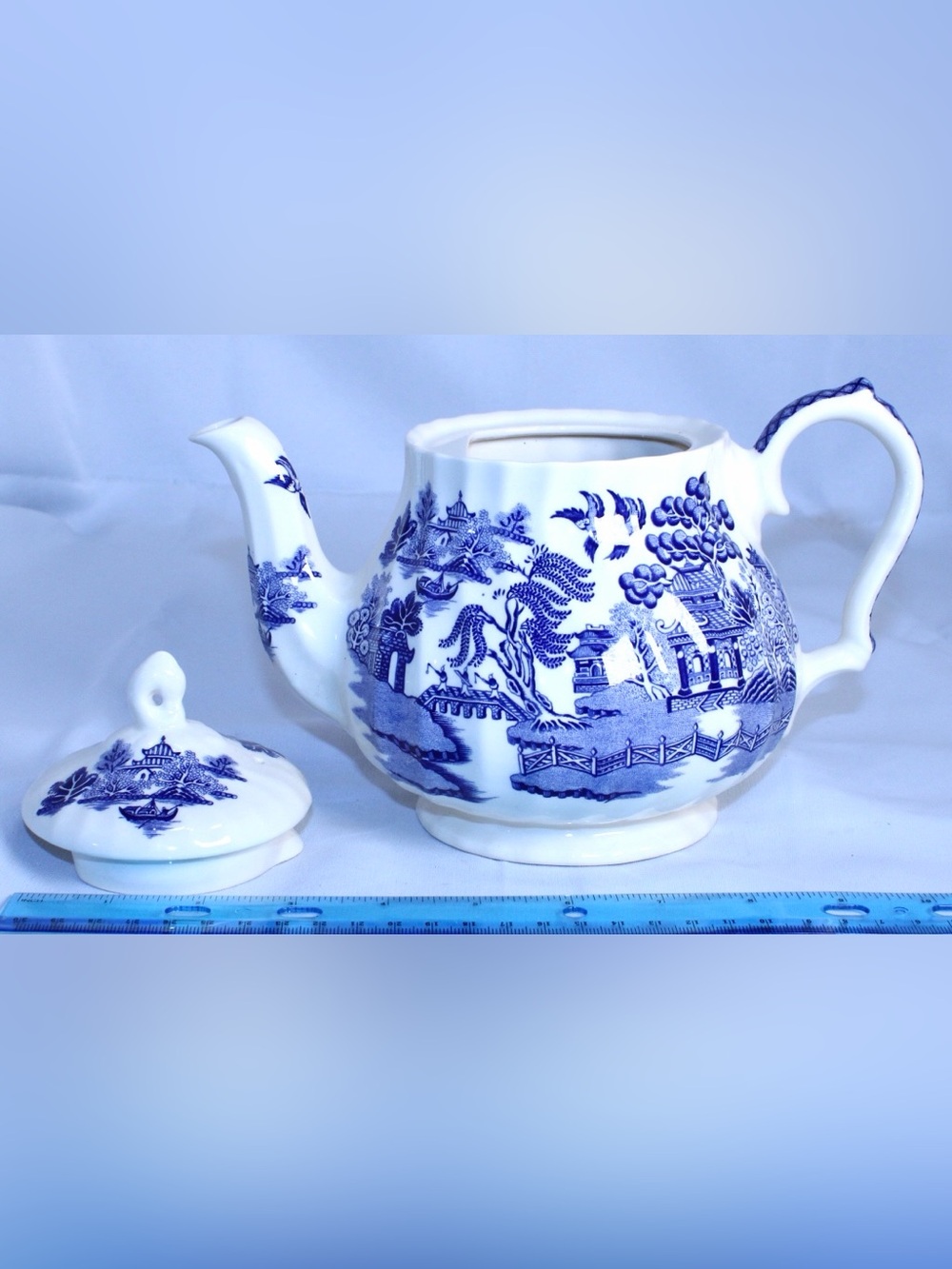 Vintage Sadler Cobalt “Blue Willow” Teapot Staffordshire, England + Matching Lid - Picture 5 of 7